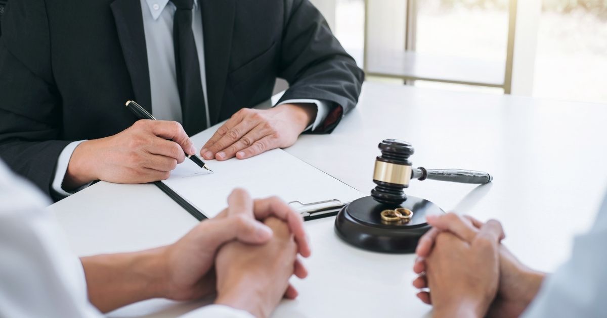A Marlton Divorce Lawyer at Goldstein & Mignogna, P.A., Helps You Reach a Suitable Divorce.